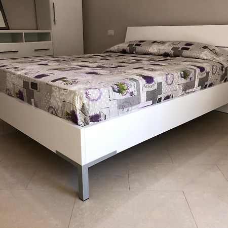 Mali I Robit Beachfront Apartment Голем Экстерьер фото