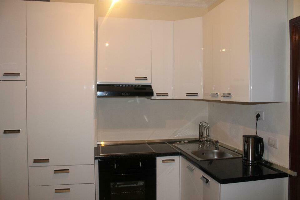Mali I Robit Beachfront Apartment Голем Экстерьер фото