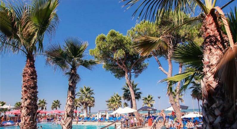 Mali I Robit Beachfront Apartment Голем Экстерьер фото
