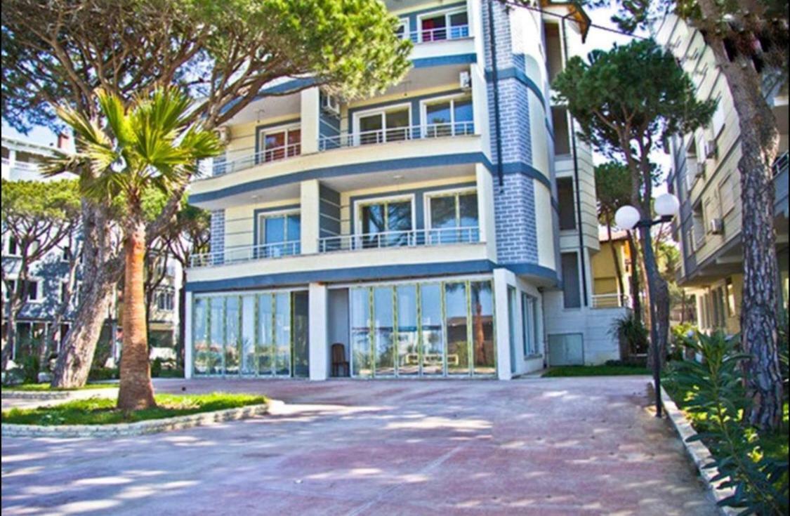 Mali I Robit Beachfront Apartment Голем Экстерьер фото