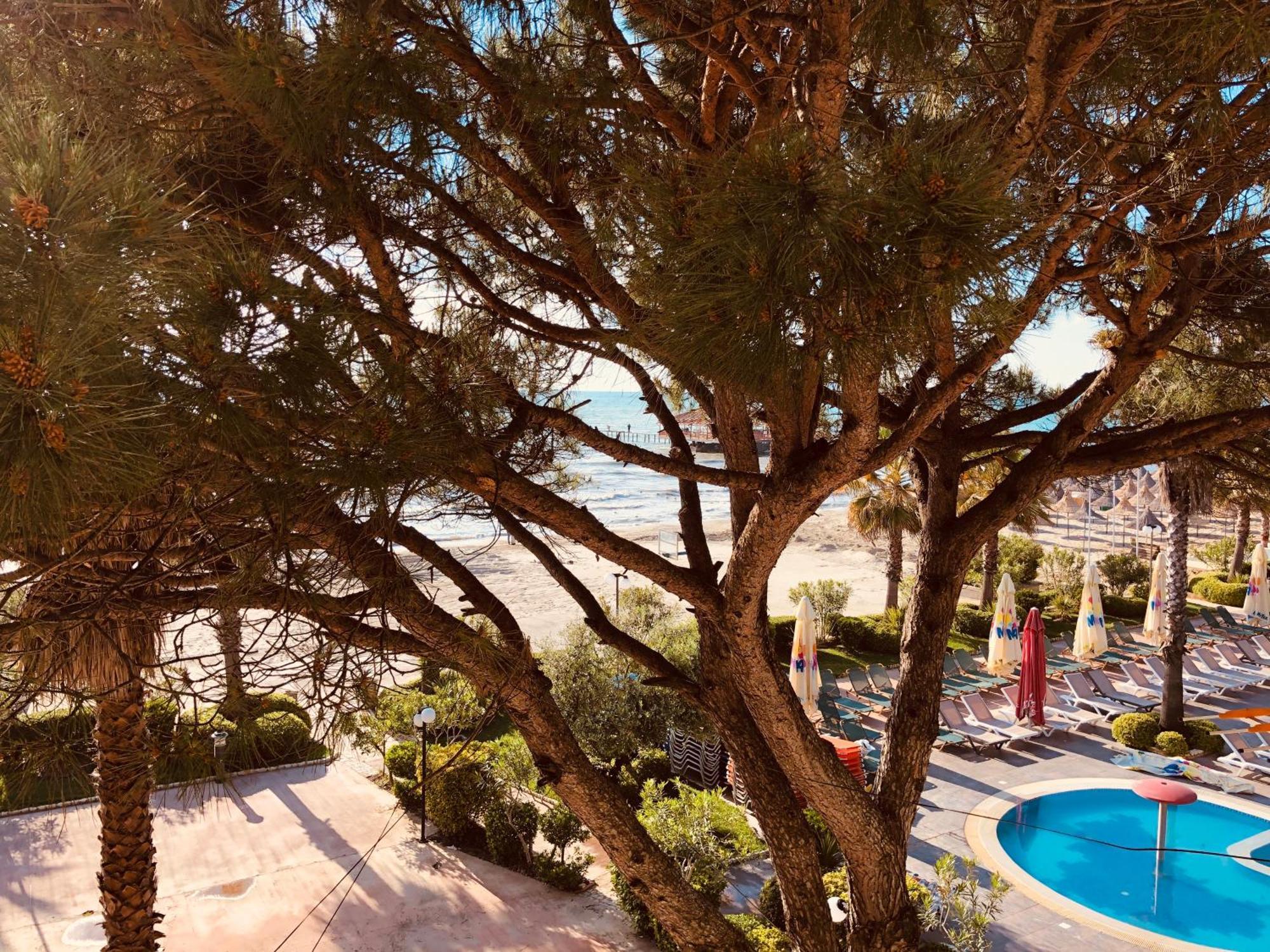 Mali I Robit Beachfront Apartment Голем Экстерьер фото