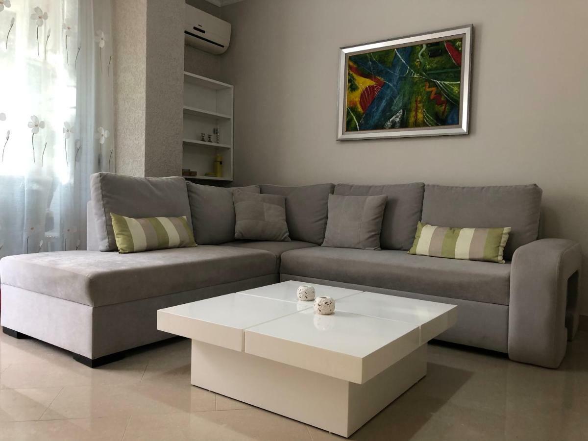 Mali I Robit Beachfront Apartment Голем Экстерьер фото